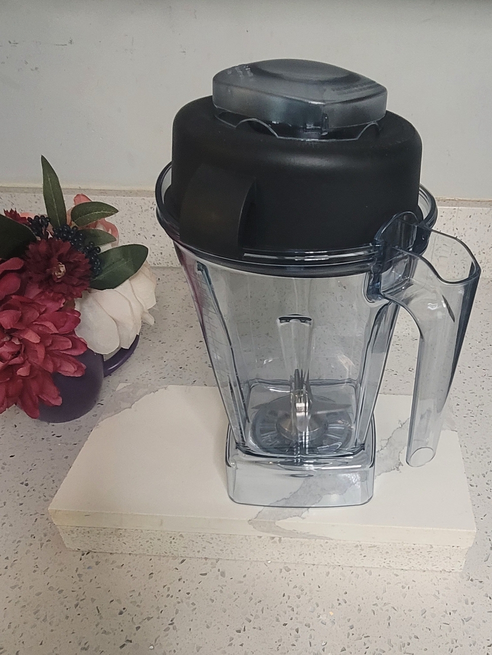 Clear Blender Pitcher with Black Lid and Handle - Home Kitchen